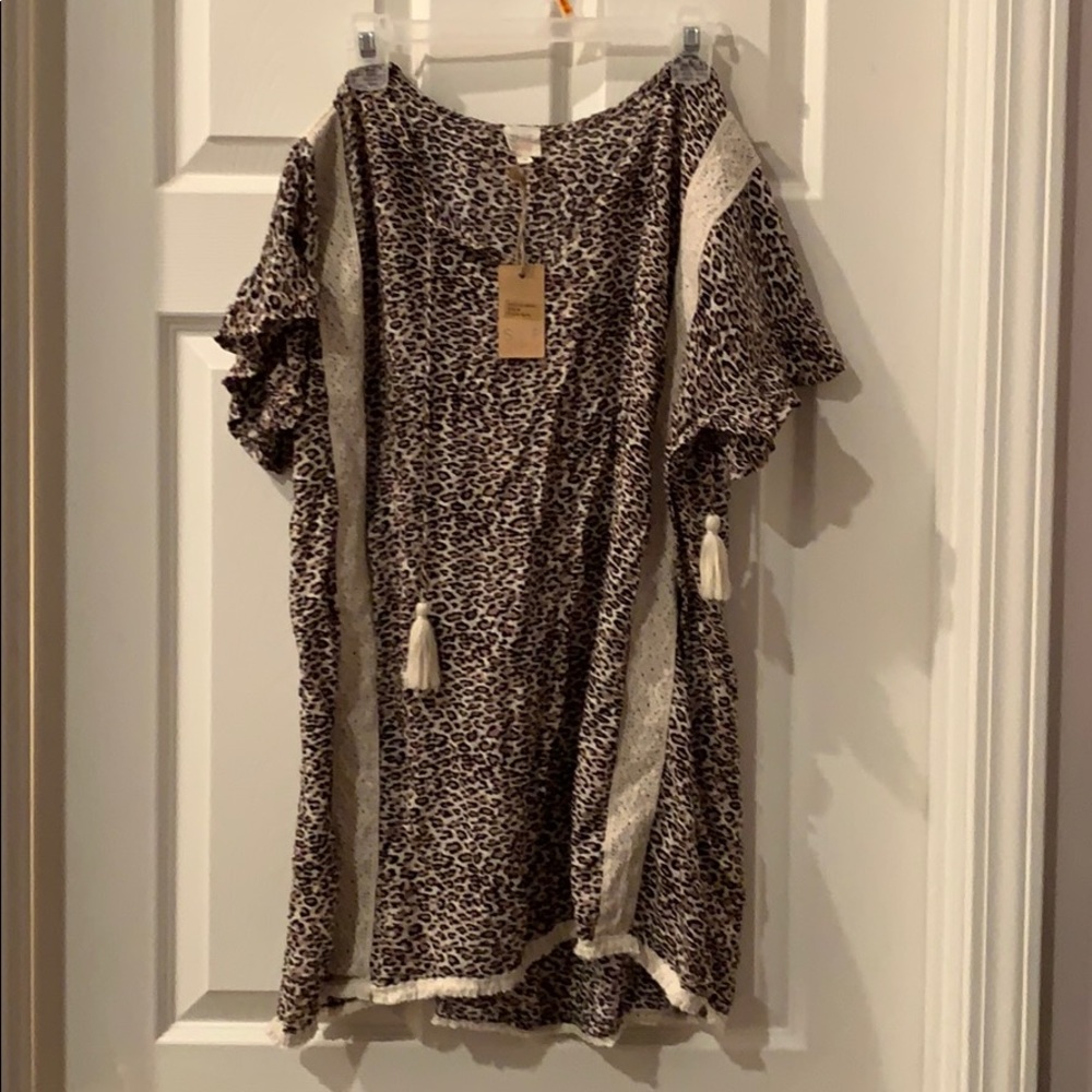 Cheetah flow top